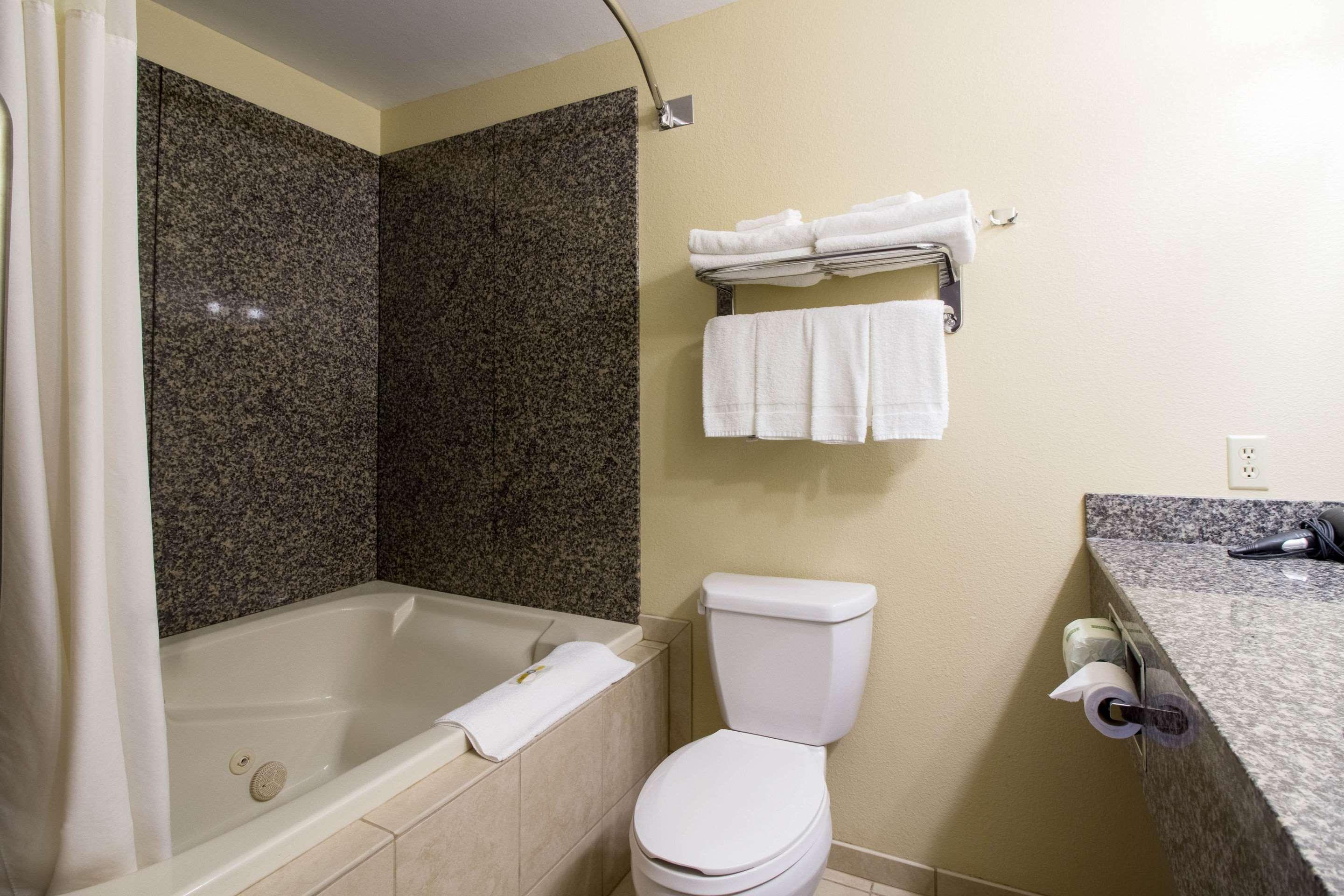 Quality Inn Marshall Mn Near University Exterior photo